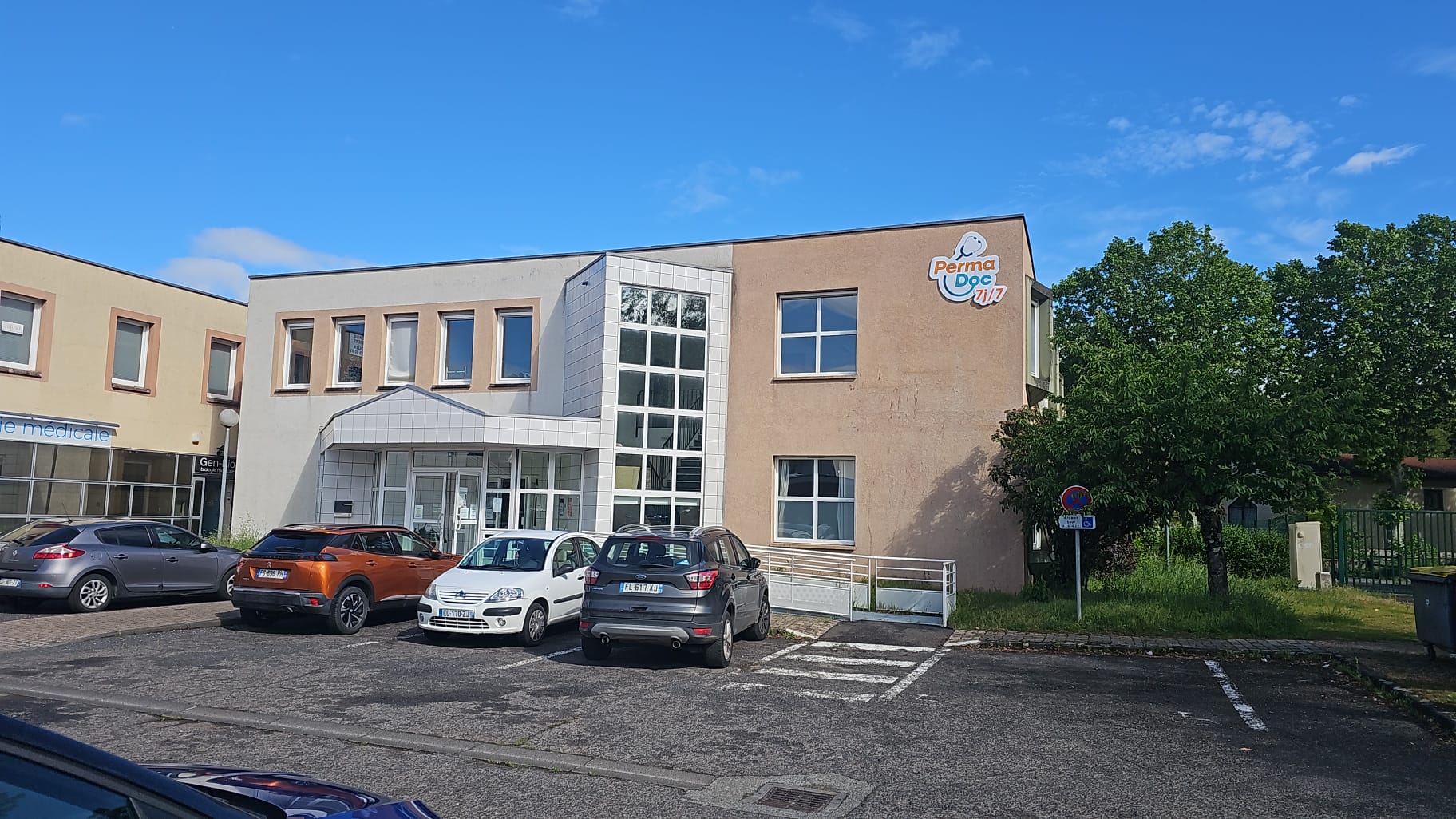 Parking et stationnement sur place à Permadoc, Thiers