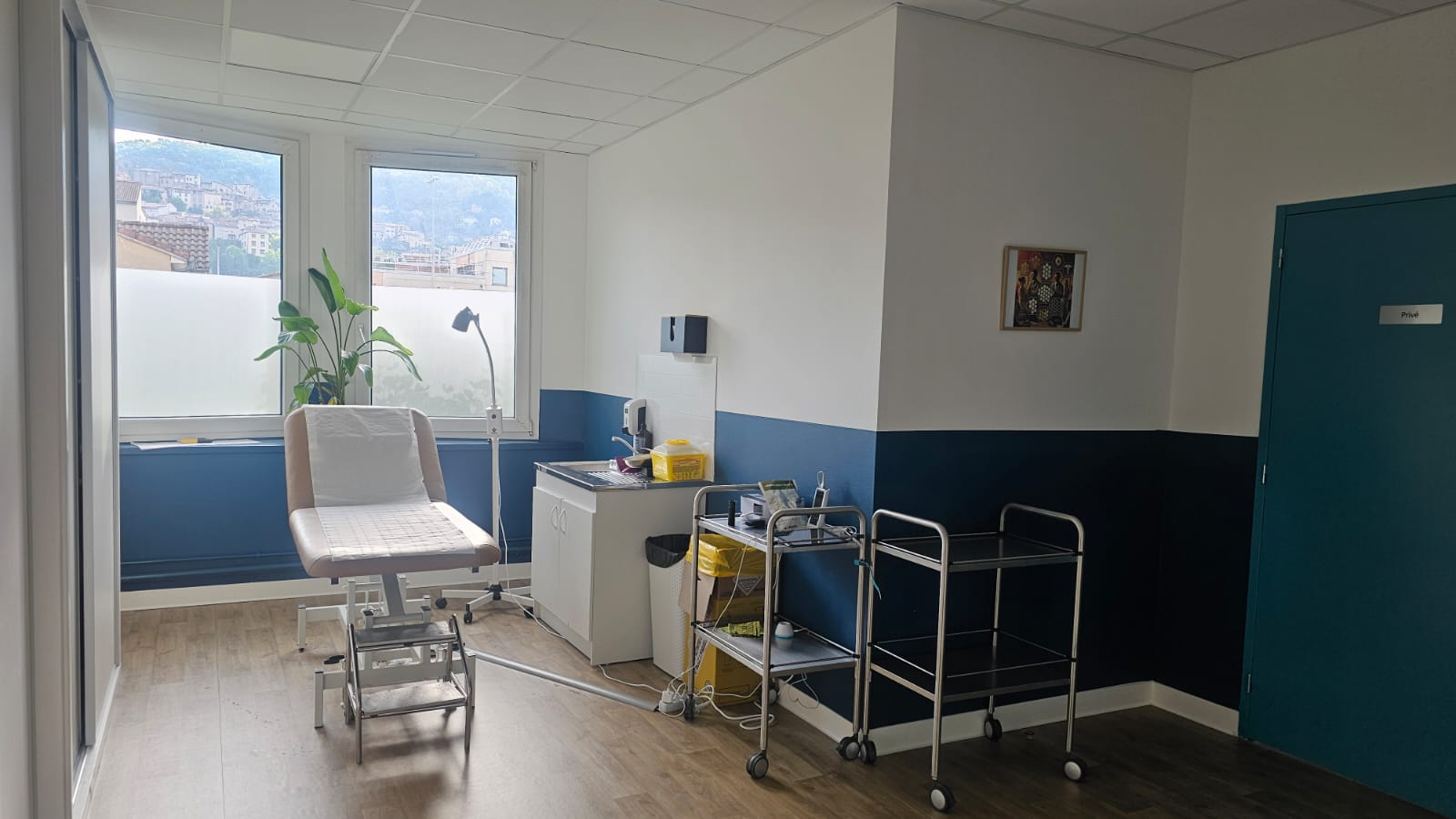 Salle dédiée aux soins et infiltrations à Permadoc, Thiers